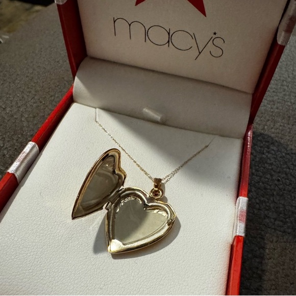 Macy's 14kt Gold Heart Locket Necklace - Picture 3 of 5